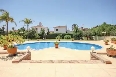 Image de Belle maison de 4 chambres à Marbella