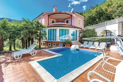 Image de Superbe maison à Opatija avec sauna