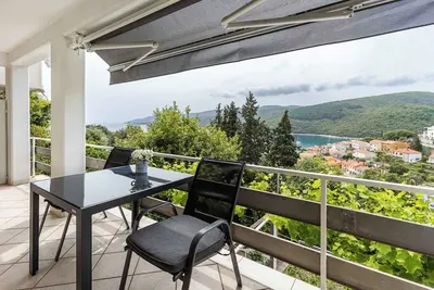 Studio avec balcon et vue mer