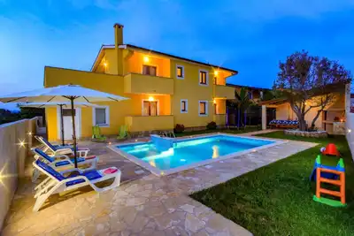 Image de Belle maison à Pula avec jacuzzi