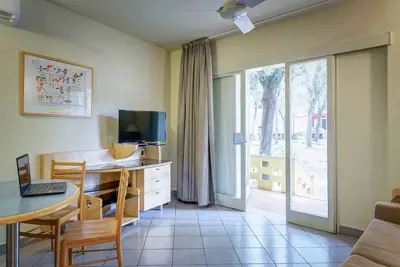 Image de Bungalow avec terrasse et climatisation