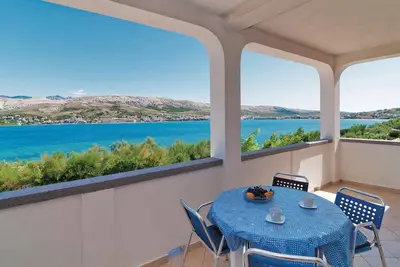 Image de Bel appartement à Pag avec WiFi