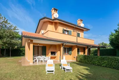 Image de Villa avec climatisation et jardin