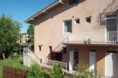 Image de Appartement de vacances adapté aux enfants avec Internet et barbecue