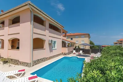 Image de Belle maison de 7 chambres à Liznjan