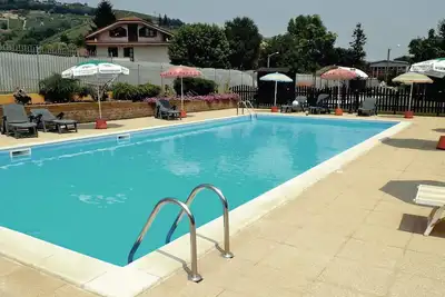 Image de Bel appartement à Cisterna d'Asti At avec piscine extérieure