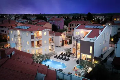 Image de Appartement de vacances avec deux chambres et balcon donnant sur la mer