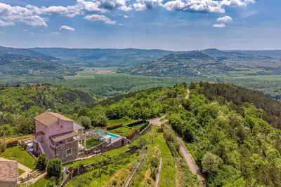Image de Superbe maison Ă Pasini avec cuisine