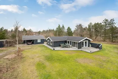 Image de Belle maison à Strandby avec WiFi