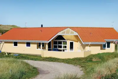 Image de Superbe maison à Hvide Sande avec sauna