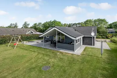 Image de Superbe maison à Tarm avec sauna