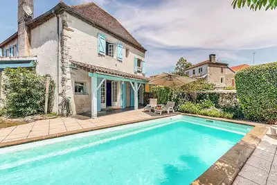 Image de Superbe maison à Escos avec WiFi