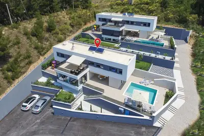 Image de Belle maison à Omis avec sauna