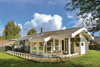 Image de Maison confortable à Dronningmølle avec.