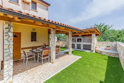 Image de Belle maison à Liznjan avec WiFi