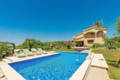 Image de Superbe maison Ă Ljubac avec jacuzzi