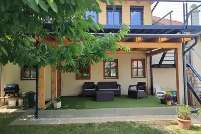 Image de Maison de vacances à proximité de la piste cyclable du Balaton avec des chambres lumineuses et confortables