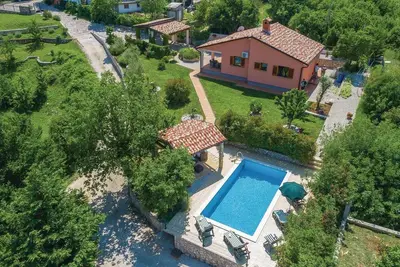 Image de Superbe maison à Labin avec WiFi