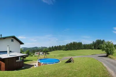 Image de Maison de vacances avec piscine extérieure et pergola