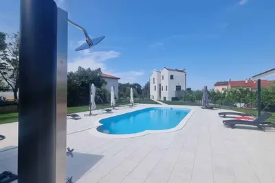 Image de Appartement de vacances avec air conditionné et une piscine extérieure