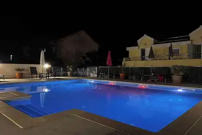 Image de Appartement de vacances avec grande terrasse et bain à remous