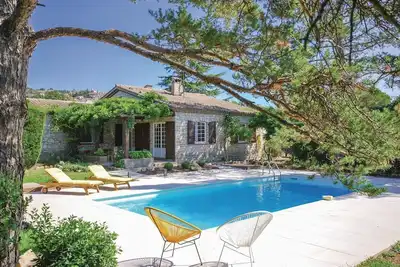 Image de Superbe maison Ă Fayence avec WiFi