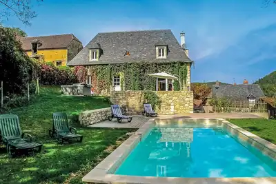 Image de Belle maison à Coly avec WiFi