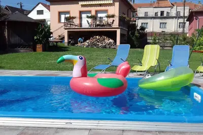 Image de Maison de vacances avec piscine, bain à remous et climatisation