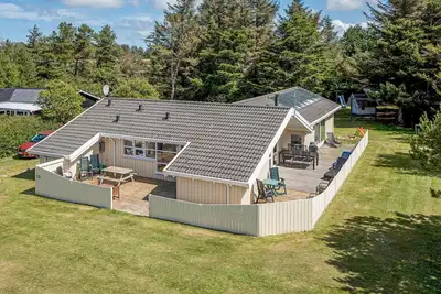 Image de Beautiful home in Hjørring with sauna