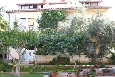 Image de Appartement de vacances avec beau jardin