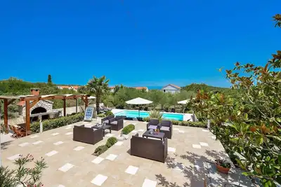 Image de Appartement de vacances avec aire de jeux pour enfants et piscine