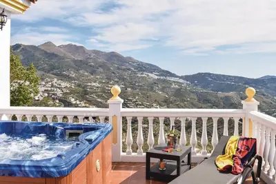Image de Superbe maison à árchez avec WiFi