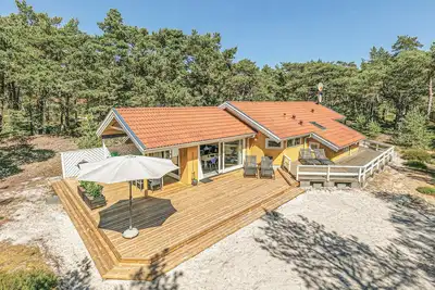Image de Superbe maison à Nexø avec sauna