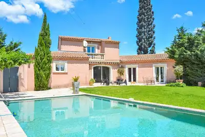 Image de Jolie maison à Eyguières avec WiFi