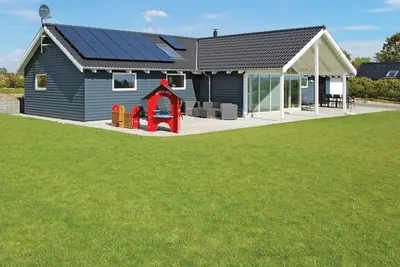 Image de Superbe maison à Rønde avec sauna