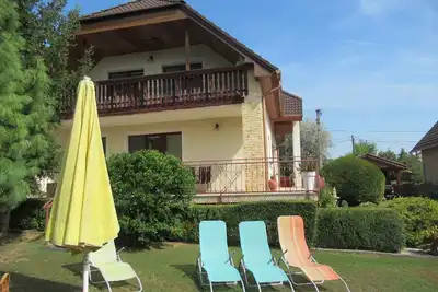 Image de Appartement de vacances dans un endroit calme, avec une belle vue