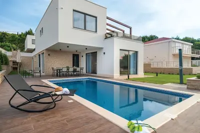 Image de Maison confortable à Okrug Gornji avec.