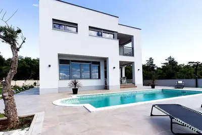 Image de Maison de vacances avec piscine et vue sur la mer