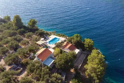 Image de Maison confortable à Poplat avec vue.