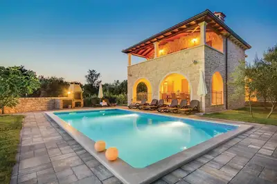 Image de Belle maison à Turcic avec WiFi