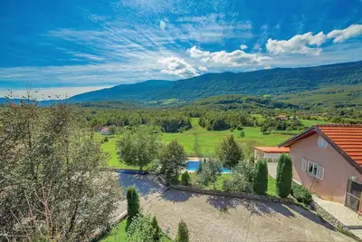 Superbe maison de 7 chambres à Crni Kal