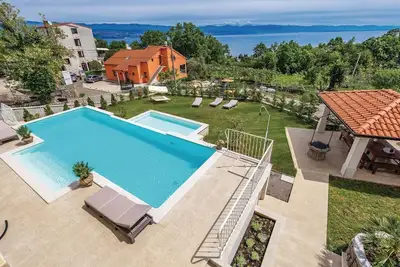 Superbe maison à Lovran avec sauna