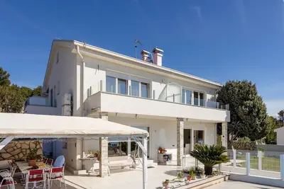 Image de Superbe appartement 1 chambre à Banjol