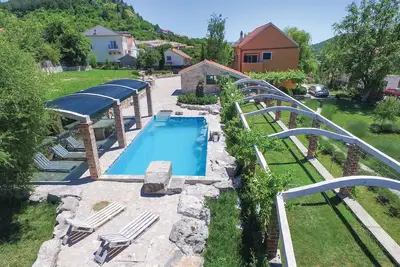 Image de Superbe maison à Sinj avec sauna