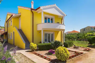 Image de Belle maison à Tribunj avec Wi-Fi