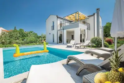 Image de Belle maison Ă Stinjan avec jacuzzi
