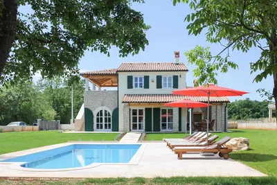 Maison de vacances avec piscine en plein air et barbecue