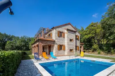 Image de Belle maison Ă Dolinci avec sauna