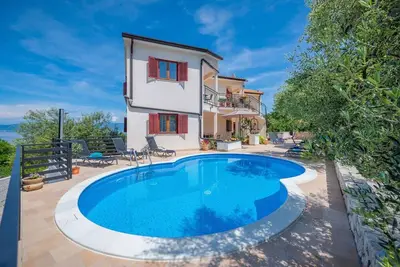 Image de Appartement de vacances avec piscine extérieure, sauna et jacuzzi