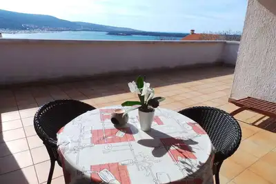 Studio avec terrasse et climatisation